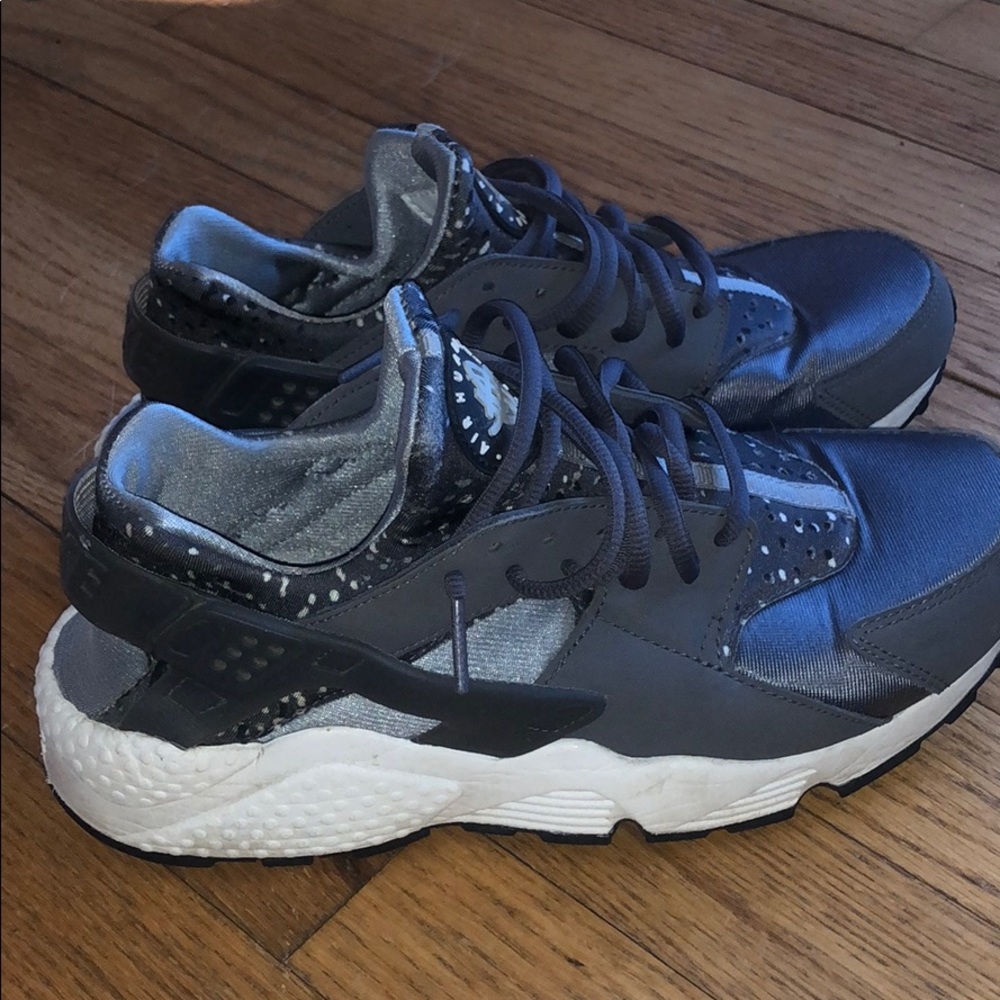 Grey huraches